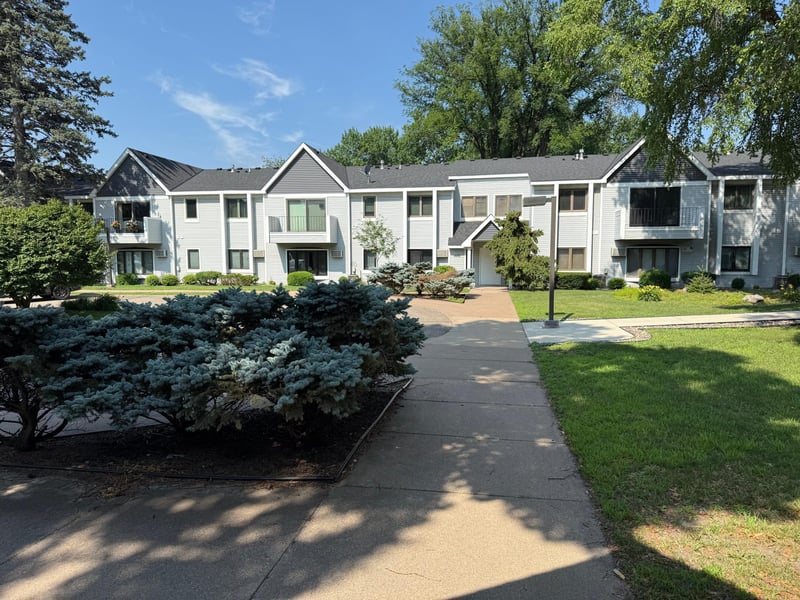 4020 E 52nd St #104, Minneapolis, MN 55417