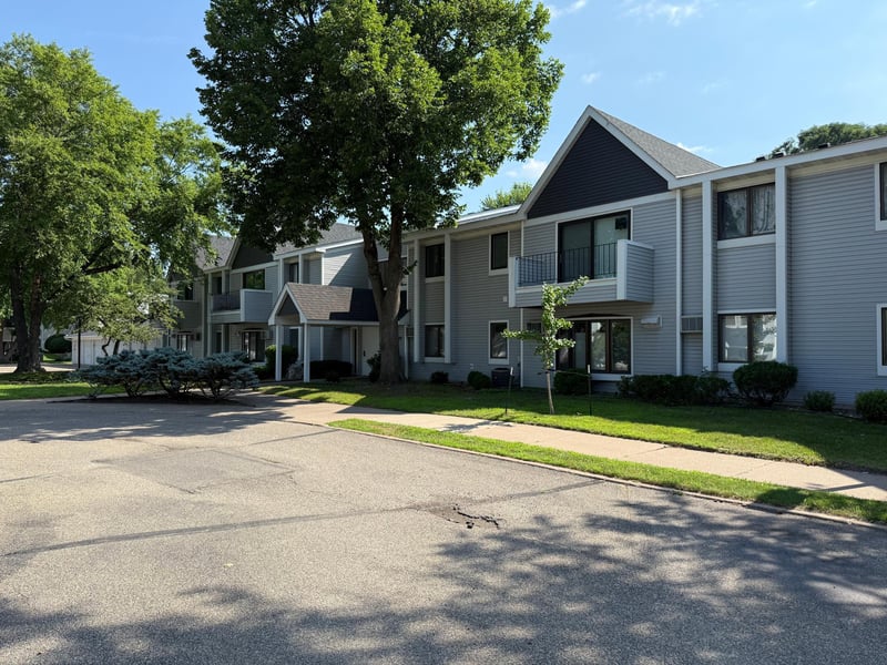 4020 E 52nd St #104, Minneapolis, MN 55417