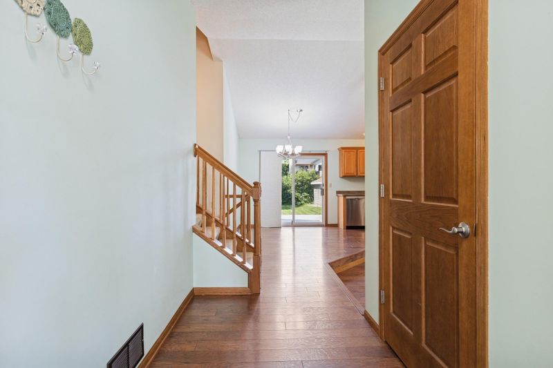 2850 Mckinley Dr, Woodbury, MN 55125