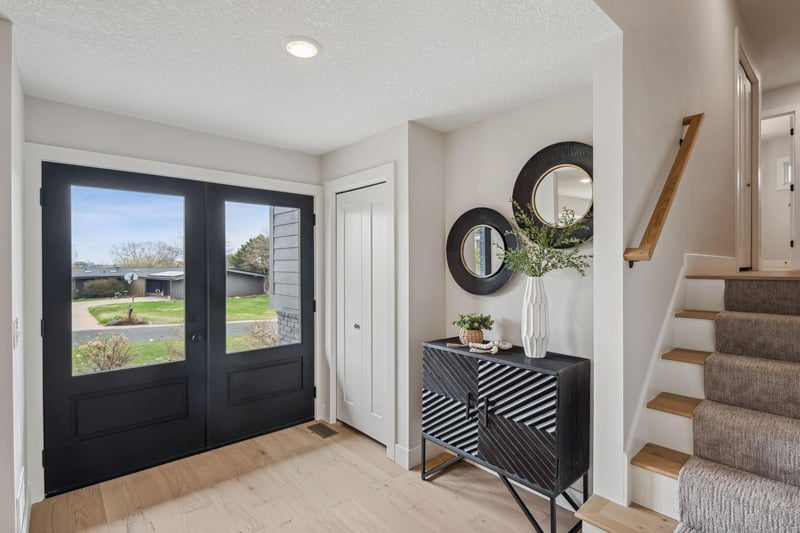 7112 Fleetwood Dr, Edina, MN 55439