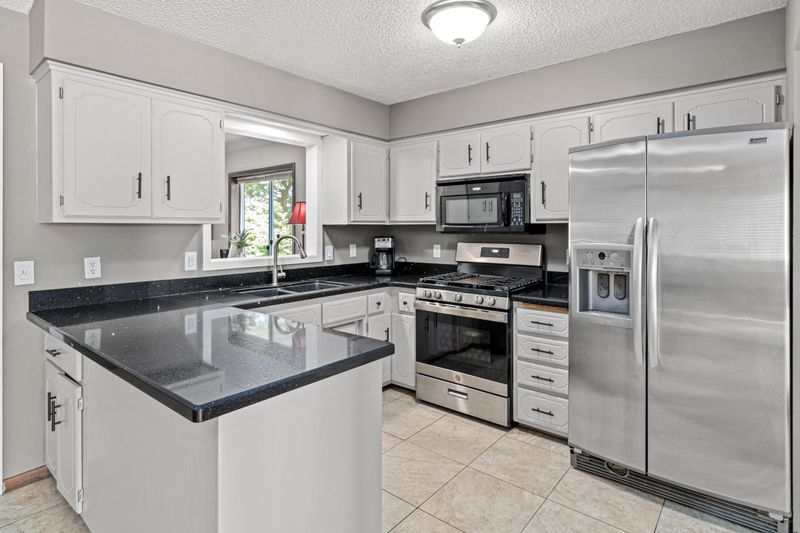 5569 Asbury St, Shoreview, MN 55126