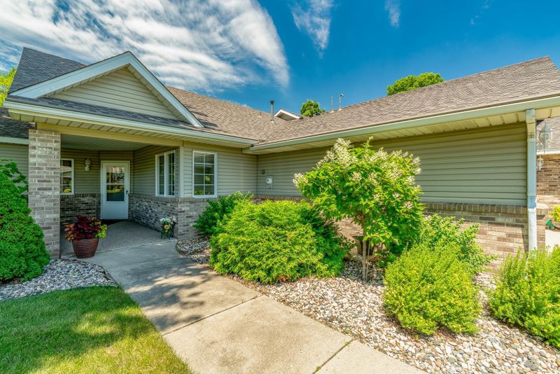 10 Cree Point Dr, Mankato, MN 56001