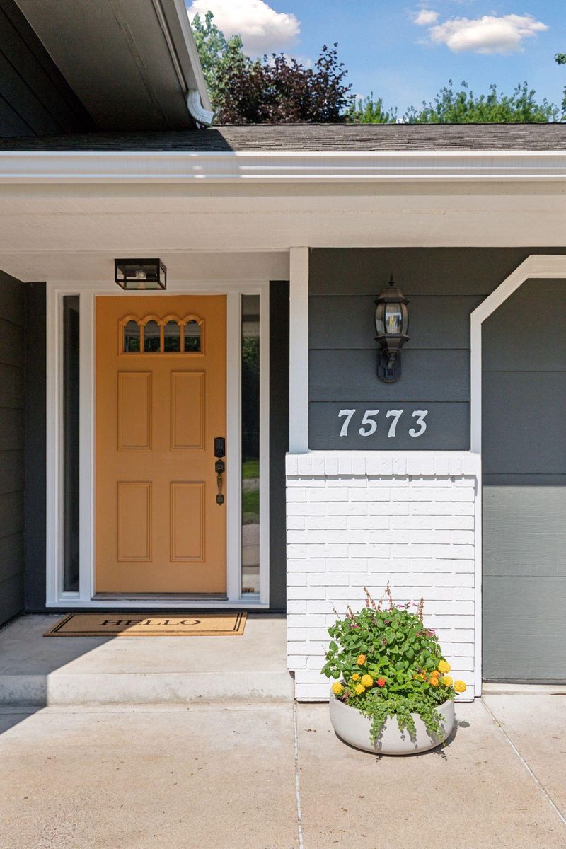 7573 Patti Dr, Lino Lakes, MN 55014
