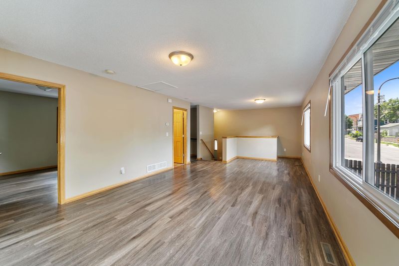 960 Burr St, Saint Paul, MN 55130