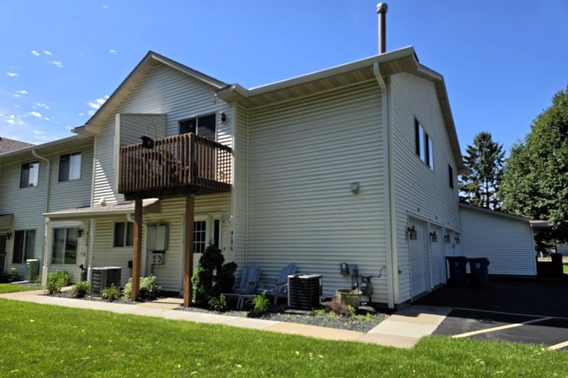 4176 White Bear Pw, White Bear Lake, MN 55110