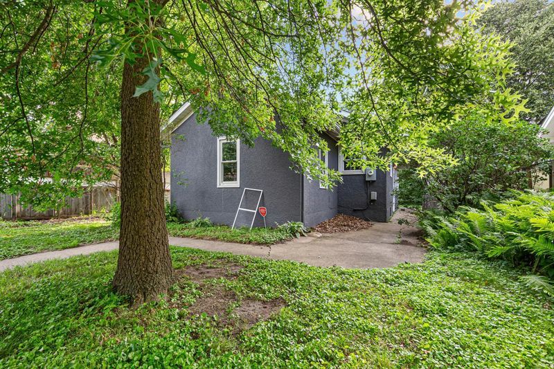 3233 42nd Ave S, Minneapolis, MN 55406