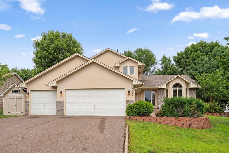 9055 Regent Pw, Brooklyn Park, MN 55443