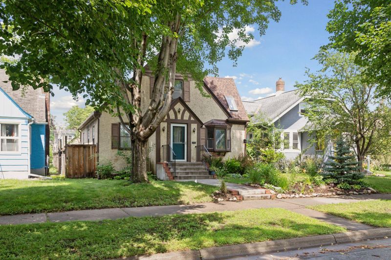 1017 Hawthorne Ave E, Saint Paul, MN 55106