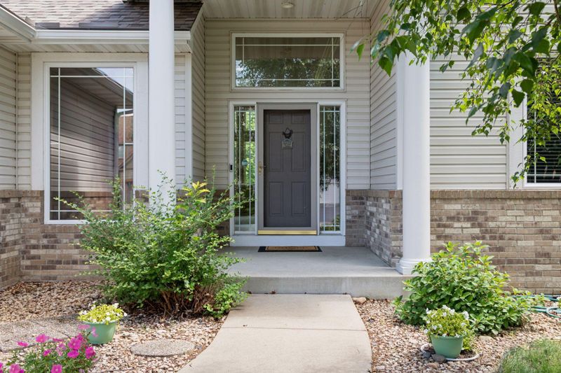 2823 White Eagle Dr, Woodbury, MN 55129