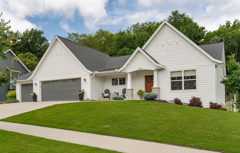 4205 Stone Point Dr NE, Rochester, MN 55906