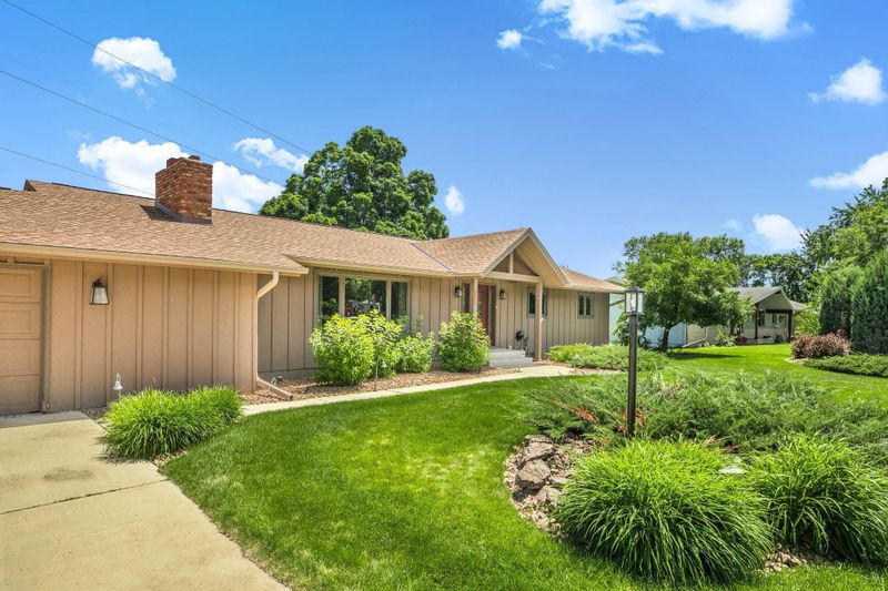 2710 Pioneer Ln, Saint Cloud, MN 56301