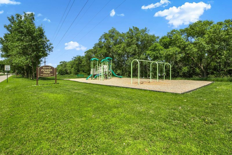 2710 Pioneer Ln, Saint Cloud, MN 56301