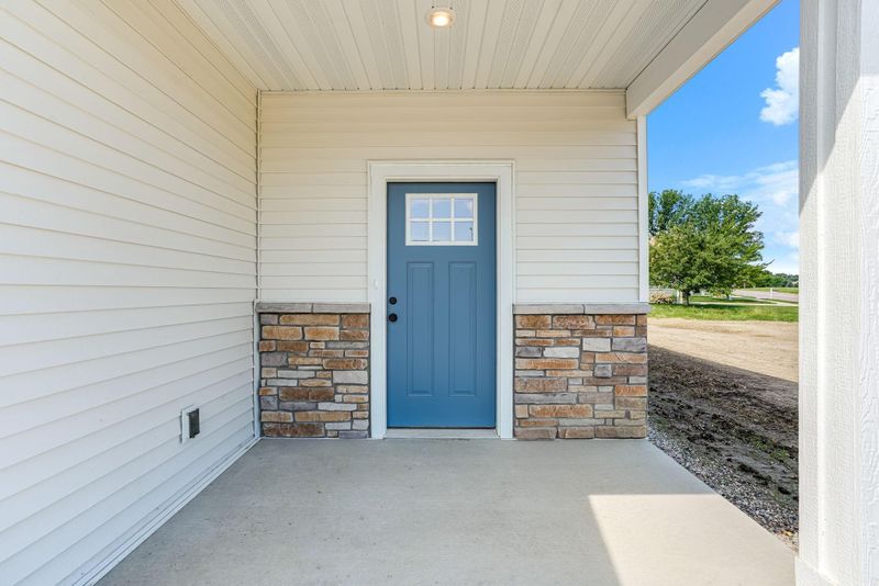 2924 Lavender Pw, Faribault, MN 55021