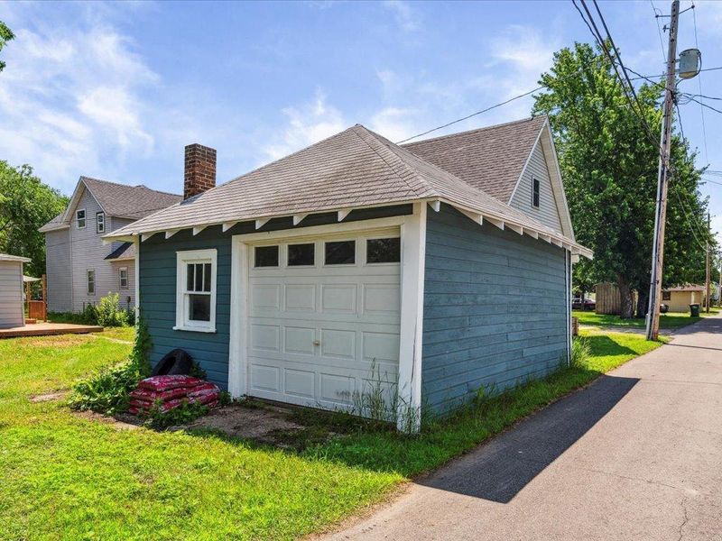 409 7th St SE, Staples, MN 56479