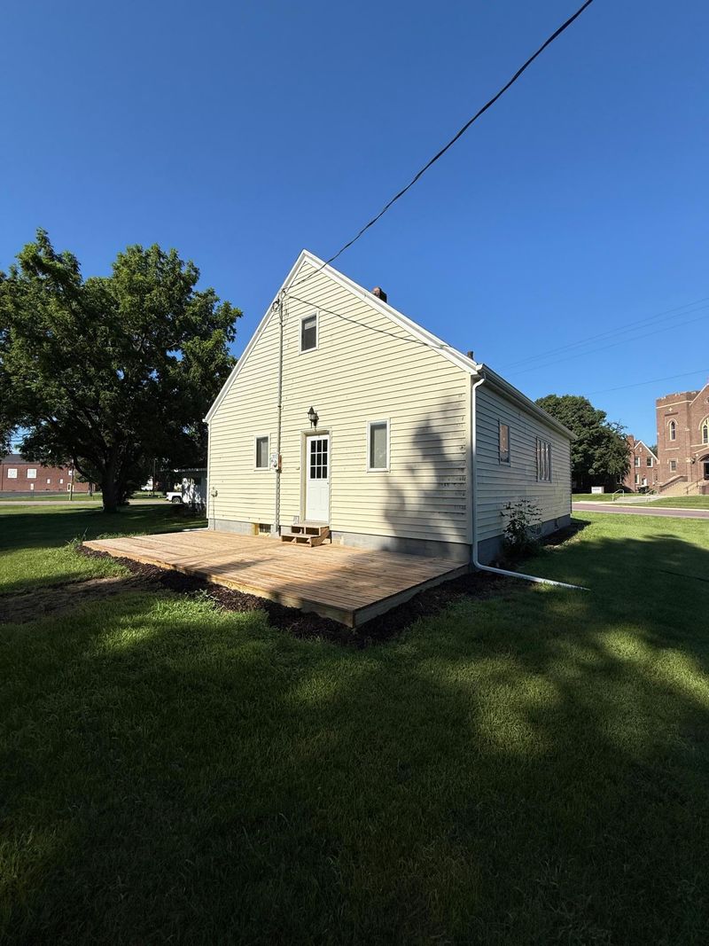 406 Carleton Ave, Morgan, MN 56266