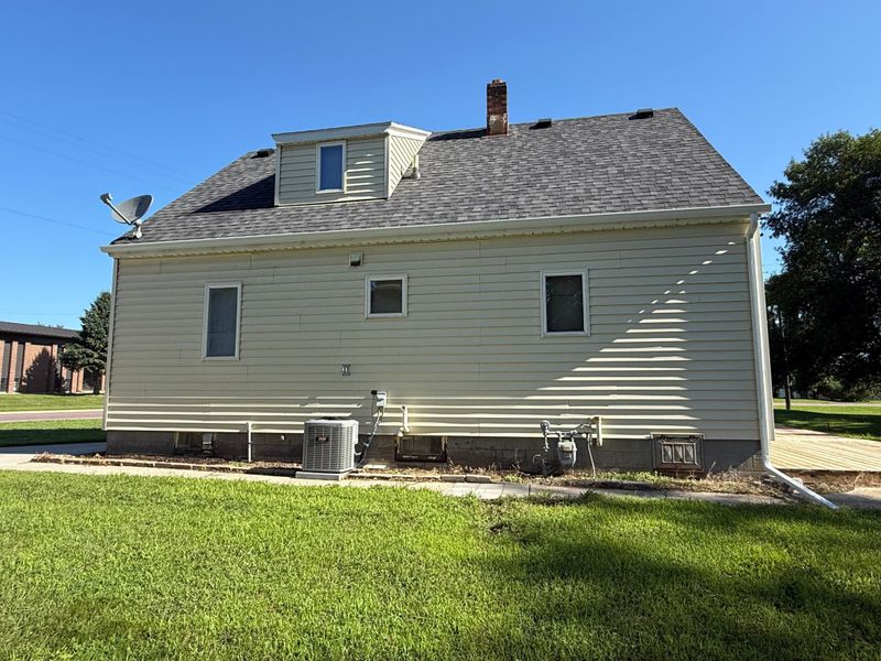 406 Carleton Ave, Morgan, MN 56266
