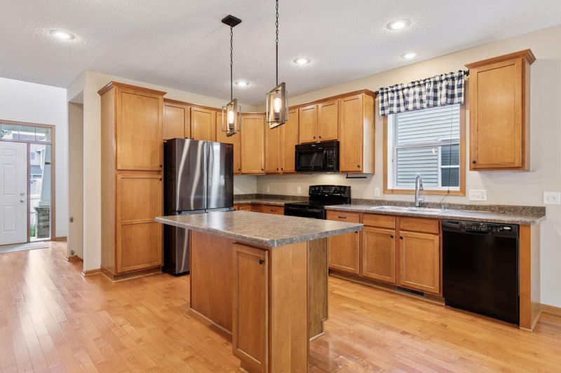 1767 Switchgrass Ct, Shakopee, MN 55379