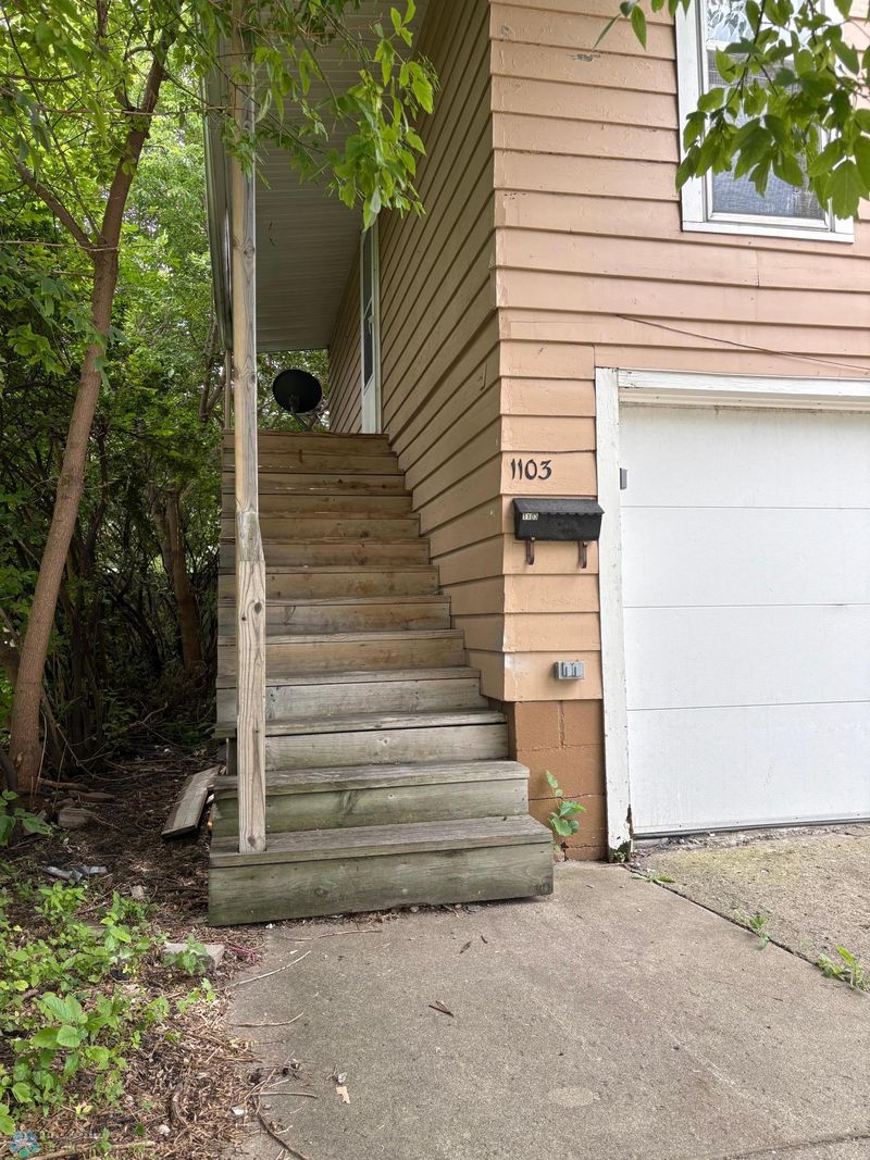 302 11th St S, Moorhead, MN 56560