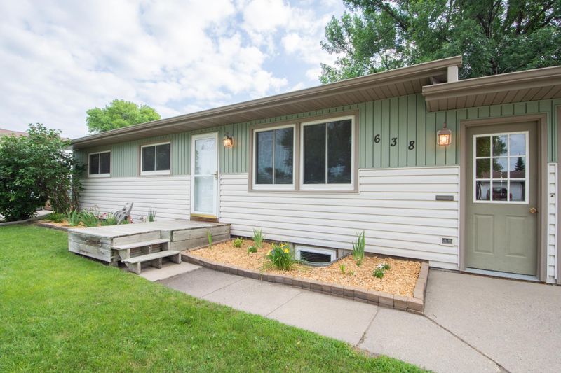 638 Appletree Ln, Moorhead, MN 56560