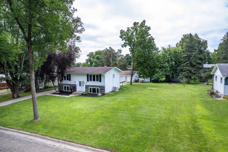 516 E Gustavus Ave, Fergus Falls, MN 56537