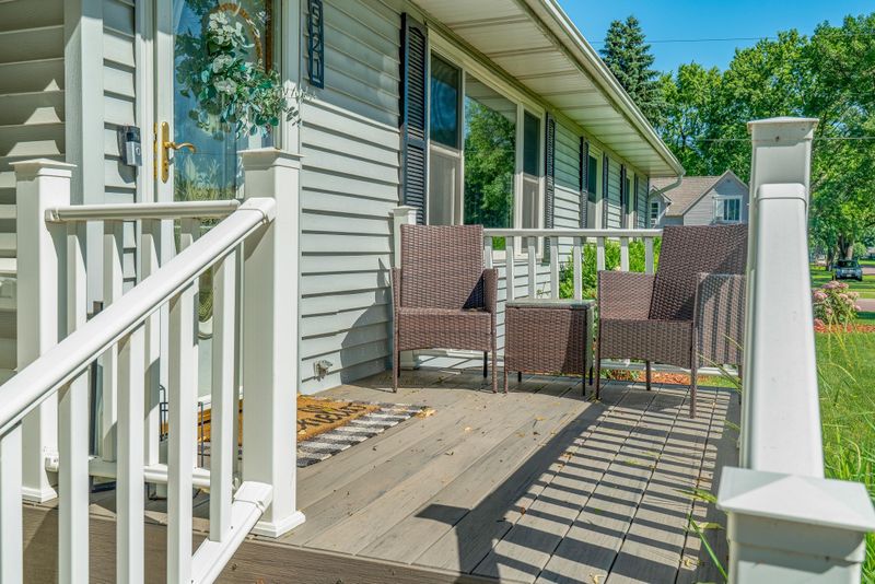 521 4th St N, Saint James, MN 56081