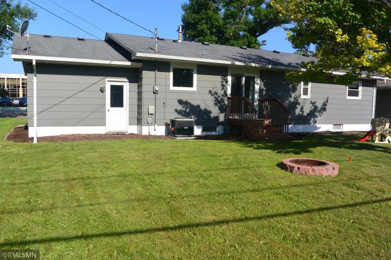 1810 Hennepin Ave N, Glencoe, MN 55336
