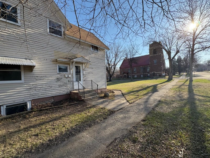 35 W Rooney Ave, Appleton, MN 56208