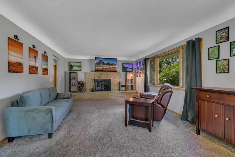 648 Bluff St NE, Hutchinson, MN 55350
