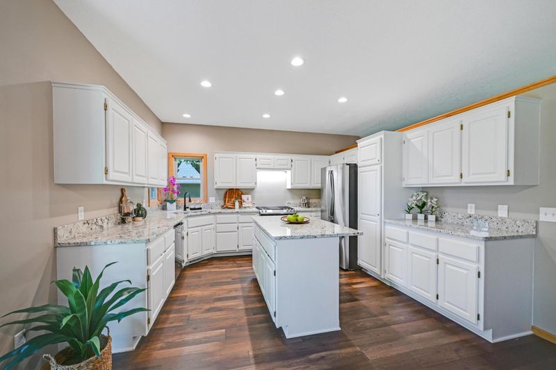 12401 94th Ave N, Maple Grove, MN 55369
