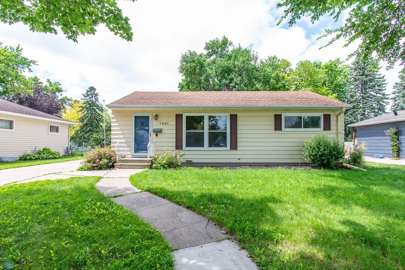 1421 17th St S, Moorhead, MN 56560