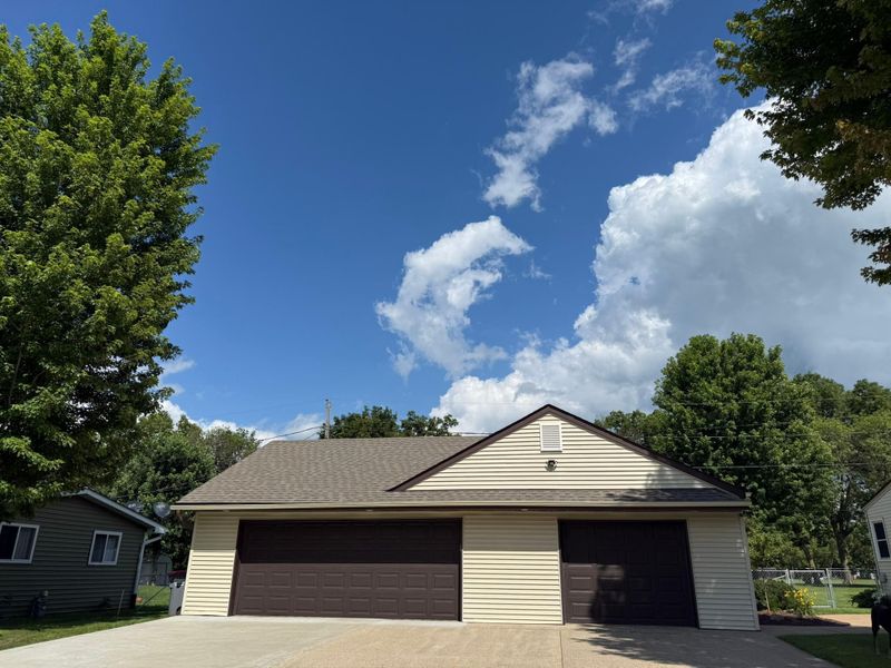 221 22nd Ave SW, Faribault, MN 55021