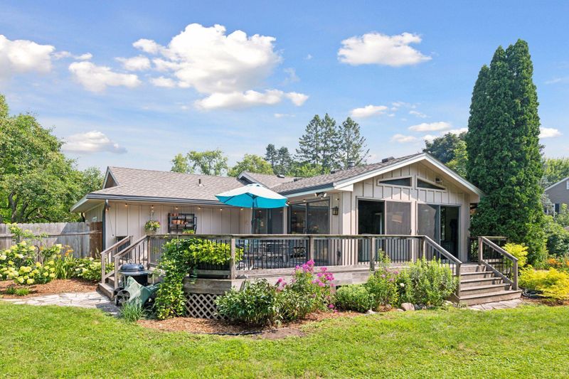 18025 Hummingbird Rd, Deephaven, MN 55391