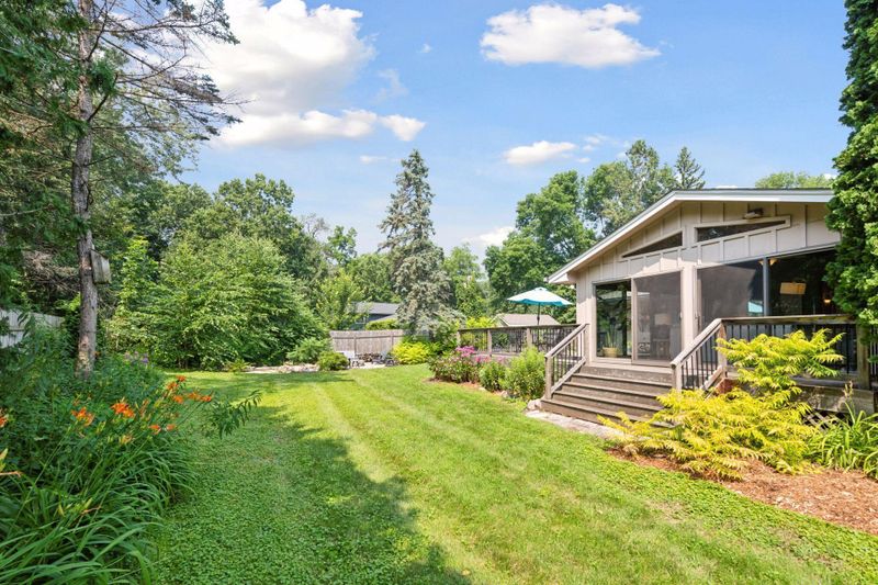 18025 Hummingbird Rd, Deephaven, MN 55391
