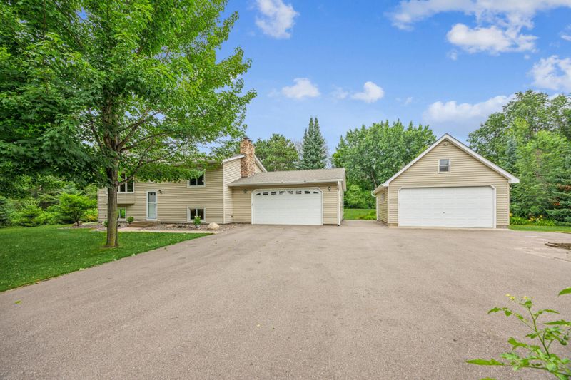 487 Lois Ln, Lino Lakes, MN 55014