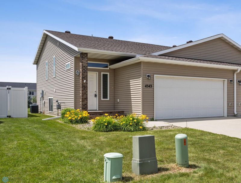 4543 15th St S, Moorhead, MN 56560