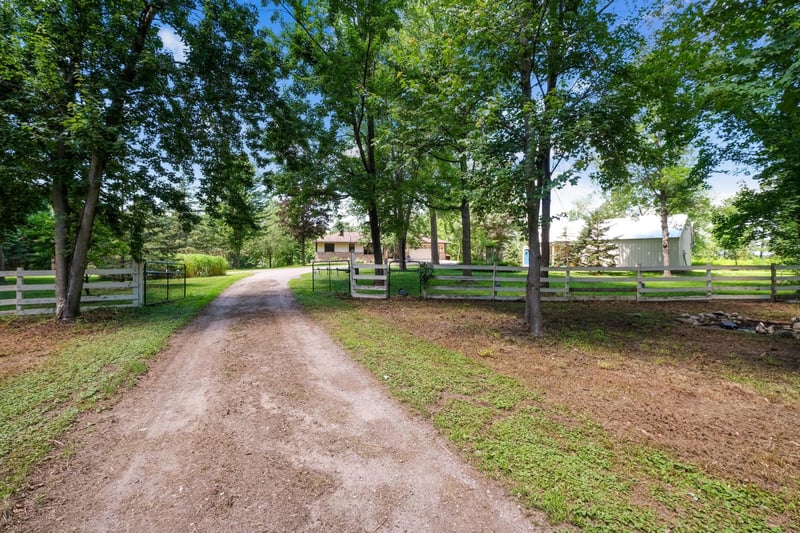 22470 Raven St NW, Cedar, MN 55011