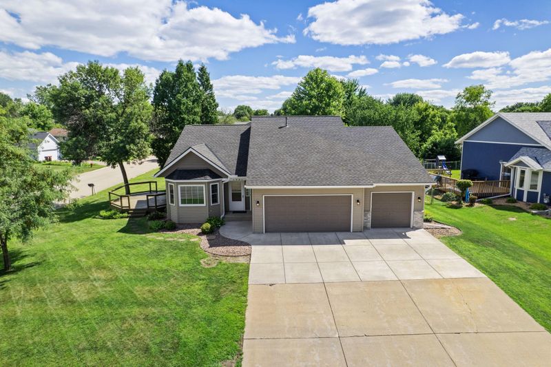 7907 Upper 26th St N, Oakdale, MN 55128