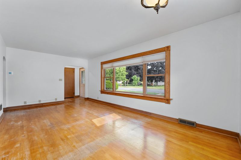 2107 Valmont Ave, Eau Claire, WI 54701