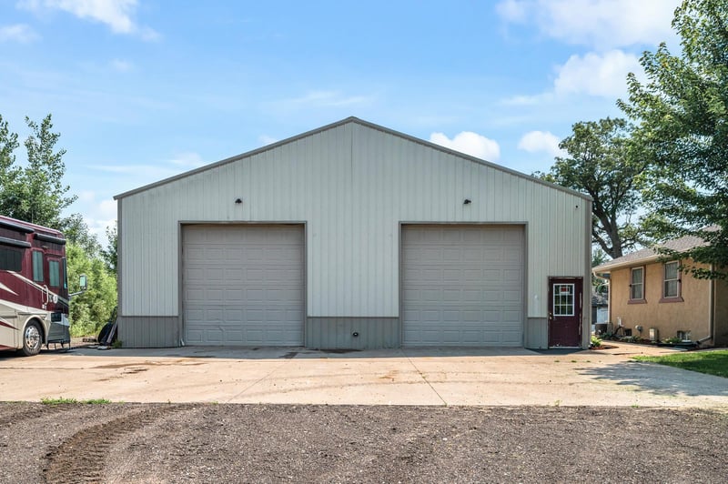 6764 W Broadway Ave, Columbus, MN 55025