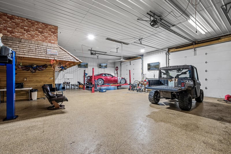 6764 W Broadway Ave, Columbus, MN 55025