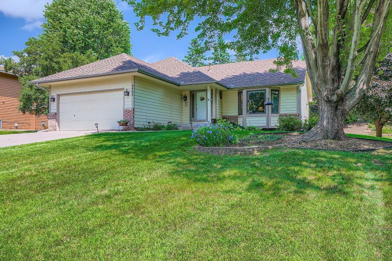 3902 Canter Glen Dr, Eagan, MN 55123