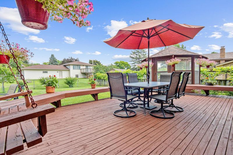 3597 Gresham Ave N, Oakdale, MN 55128