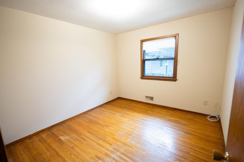 1611 Taylor Ave W, Saint Paul, MN 55104
