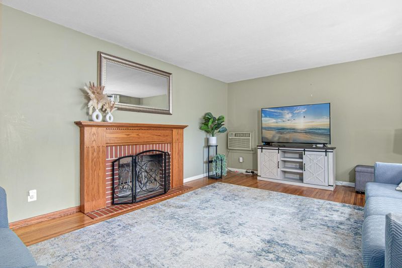 2905 W 70 1/2 St, Richfield, MN 55423