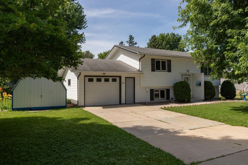 403 4th St NE, Hayfield, MN 55940