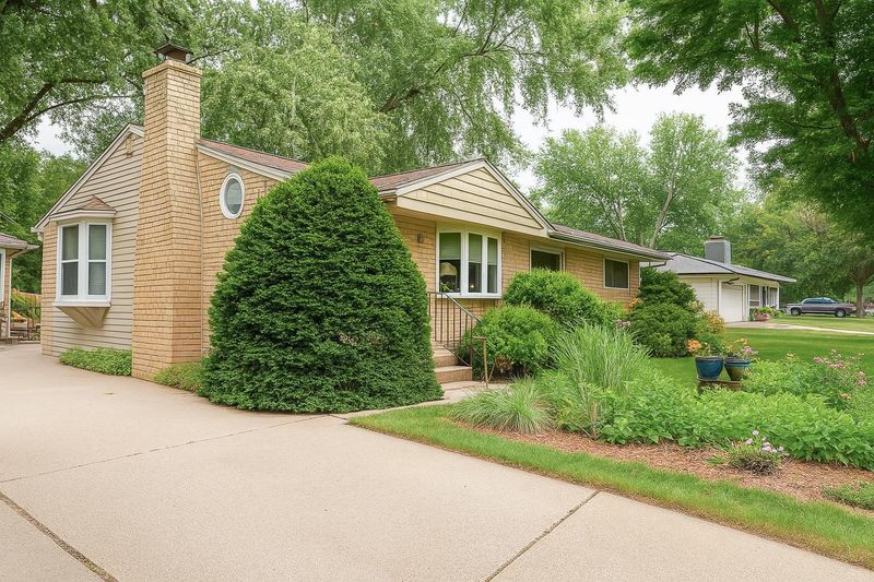 2649 Randy Ave, White Bear Twp, MN 55110