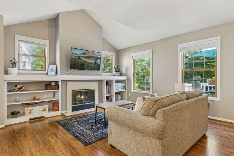 17137 Sandy Ln, Minnetonka, MN 55345