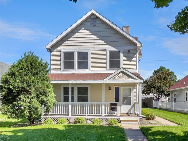 61 Sycamore St W, Saint Paul, MN 55117