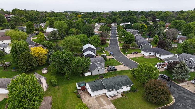 407 Cedar Ct NE, Pine Island, MN 55963