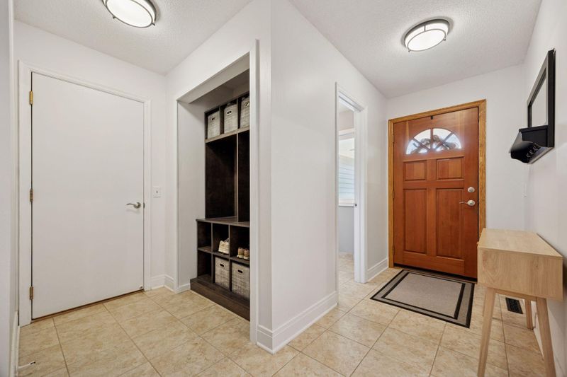 6746 Timber Crest Dr, Maple Grove, MN 55311
